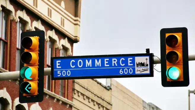 a-ecommerce-banner-near-the-traffic-light
